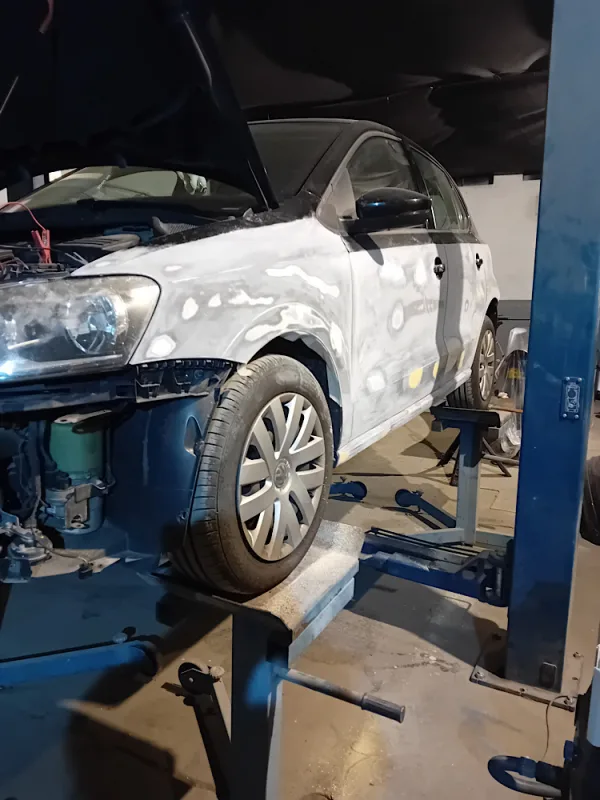 Volkswagen Polo — préparation et remise en peinture — photo 1