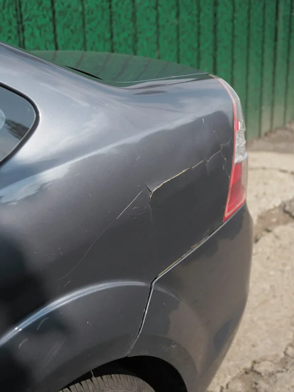 Débosselage et redressage — atelier Carrosserie Alp'Yvan à La Mure